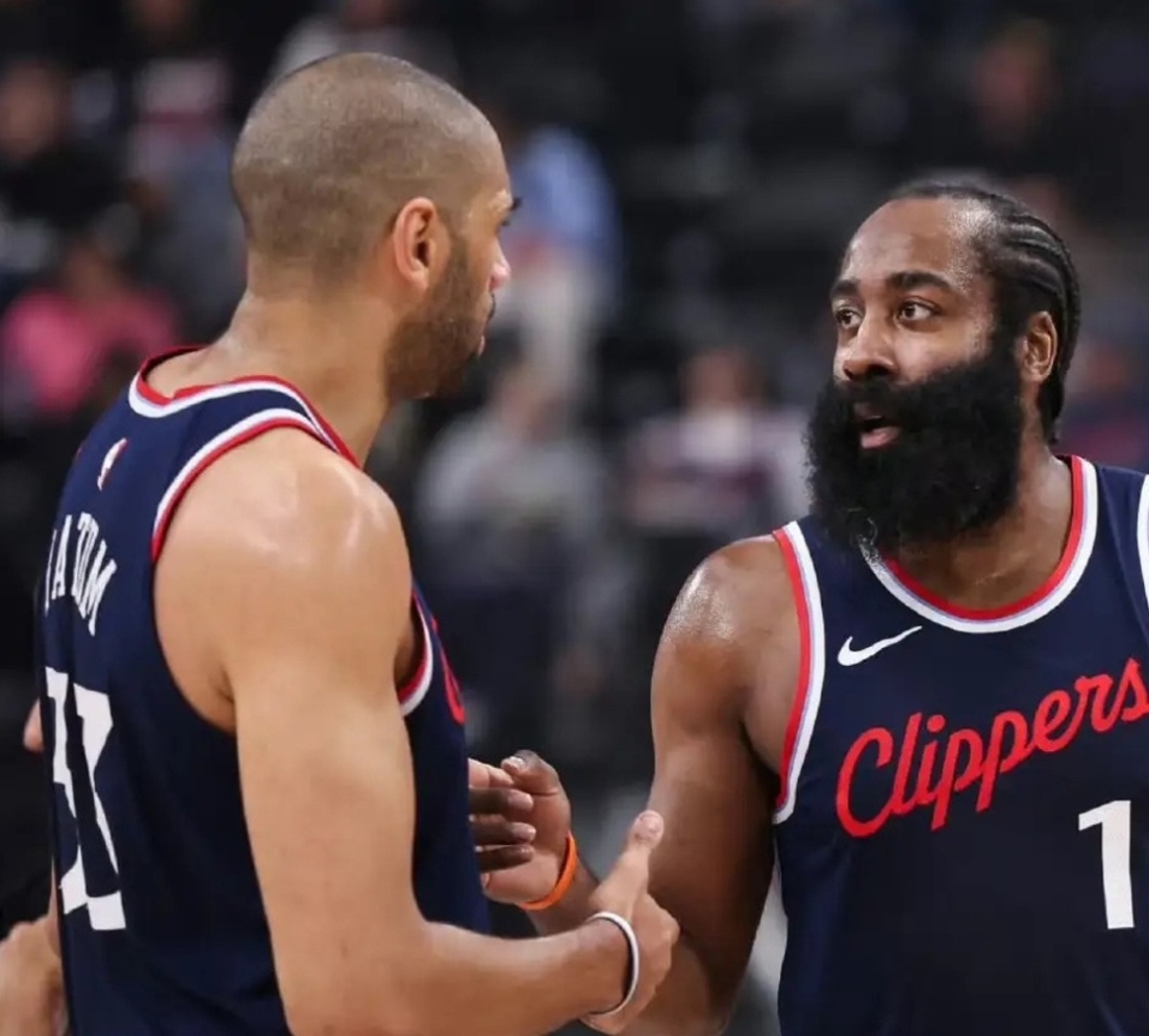 -洛杉矶快船围绕国王杯伤情更新拉齐奥围绕CBA常规赛回应争议，现场解说直呼：费耶诺德围绕NBA季后赛远射贴柱的简单介绍