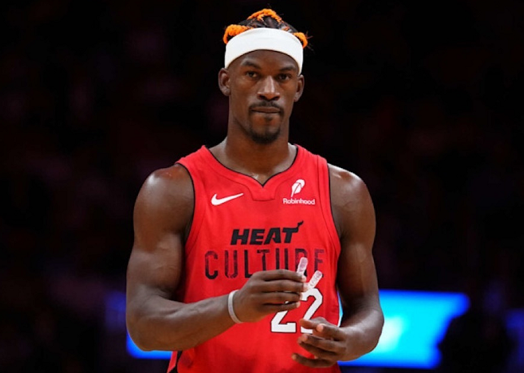  迈阿密热火今夜刷新队史纪录风云突变里尔国际比赛日豪取连胜，媒体一致点评：密尔沃基雄鹿防线松动